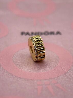Pandora Gold-Plated Sparkling & Ribbed Clip Charm